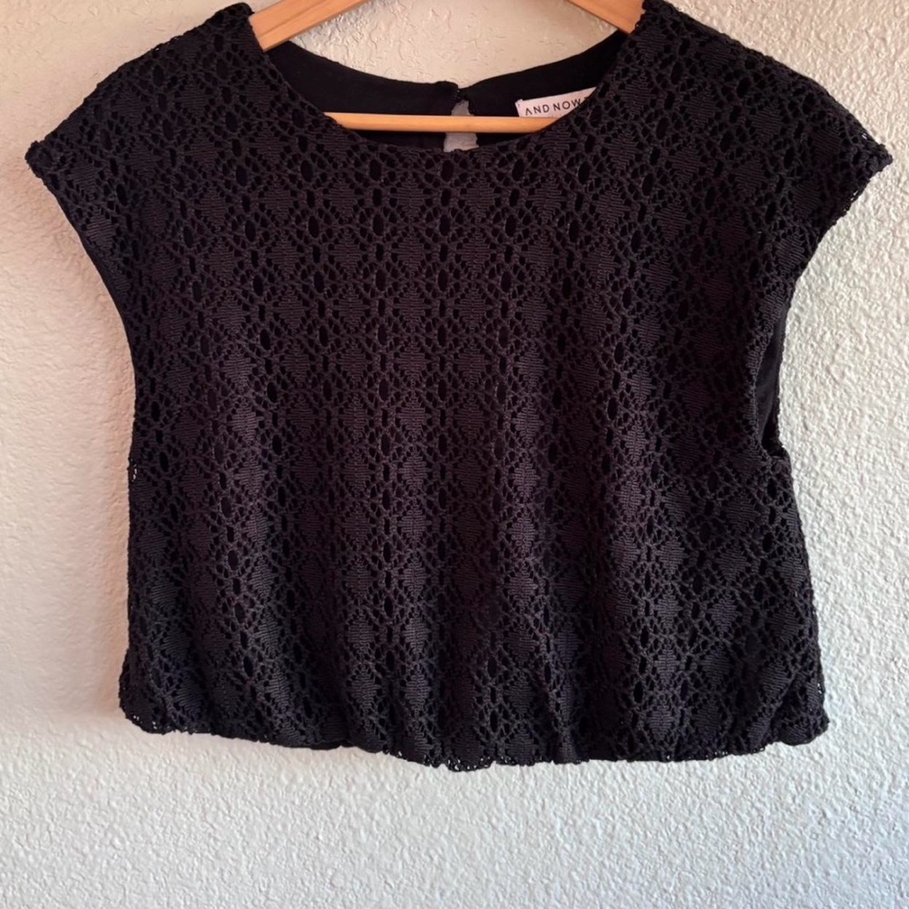 Black Lace Cap-Sleeve Cropped Top M - Picture 7 of 8